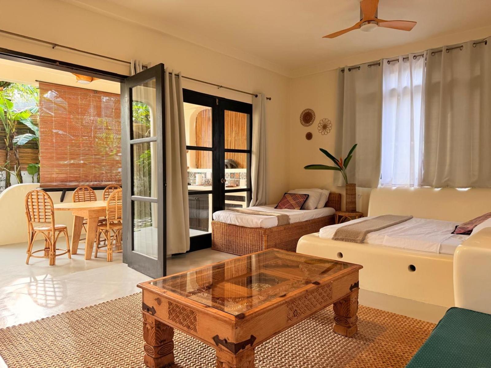 Parrots Boutique Resort San Vicente  Exteriör bild